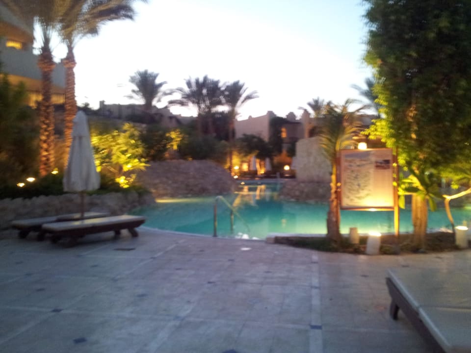 Pool bei beginnender Dämmerung The Grand Hotel Sharm El Sheikh