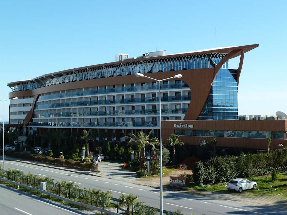 Hotelansicht Landseite Granada Luxury Okurcalar