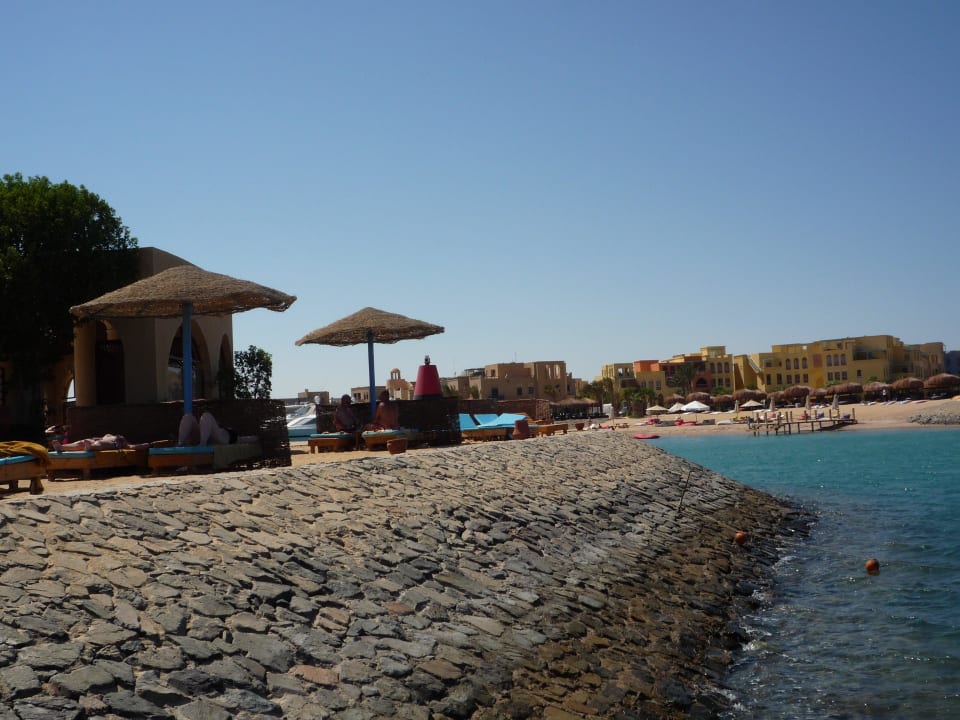 Hotelstrand am Hauptgebäude Hotel Three Corners Ocean View prestige - Adults only