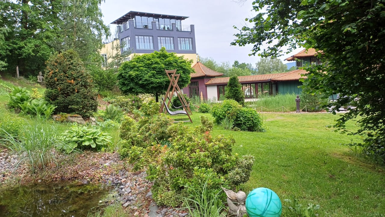 Gartenanlage Spirit & SPA Hotel Birkenhof am Elfenhain