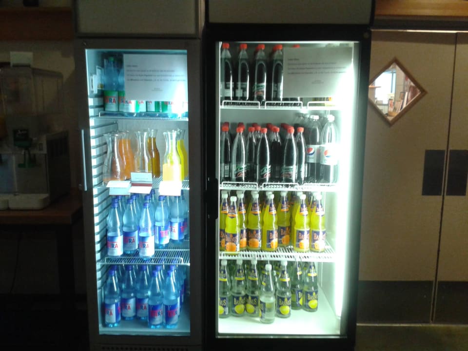 Getränkekühschrank in der Hutzenstube Rathaushotels Oberwiesenthal