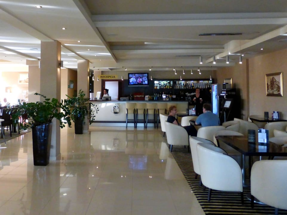 Restaurantbereich rechts vom Eingang Król Plaza Spa&Wellness