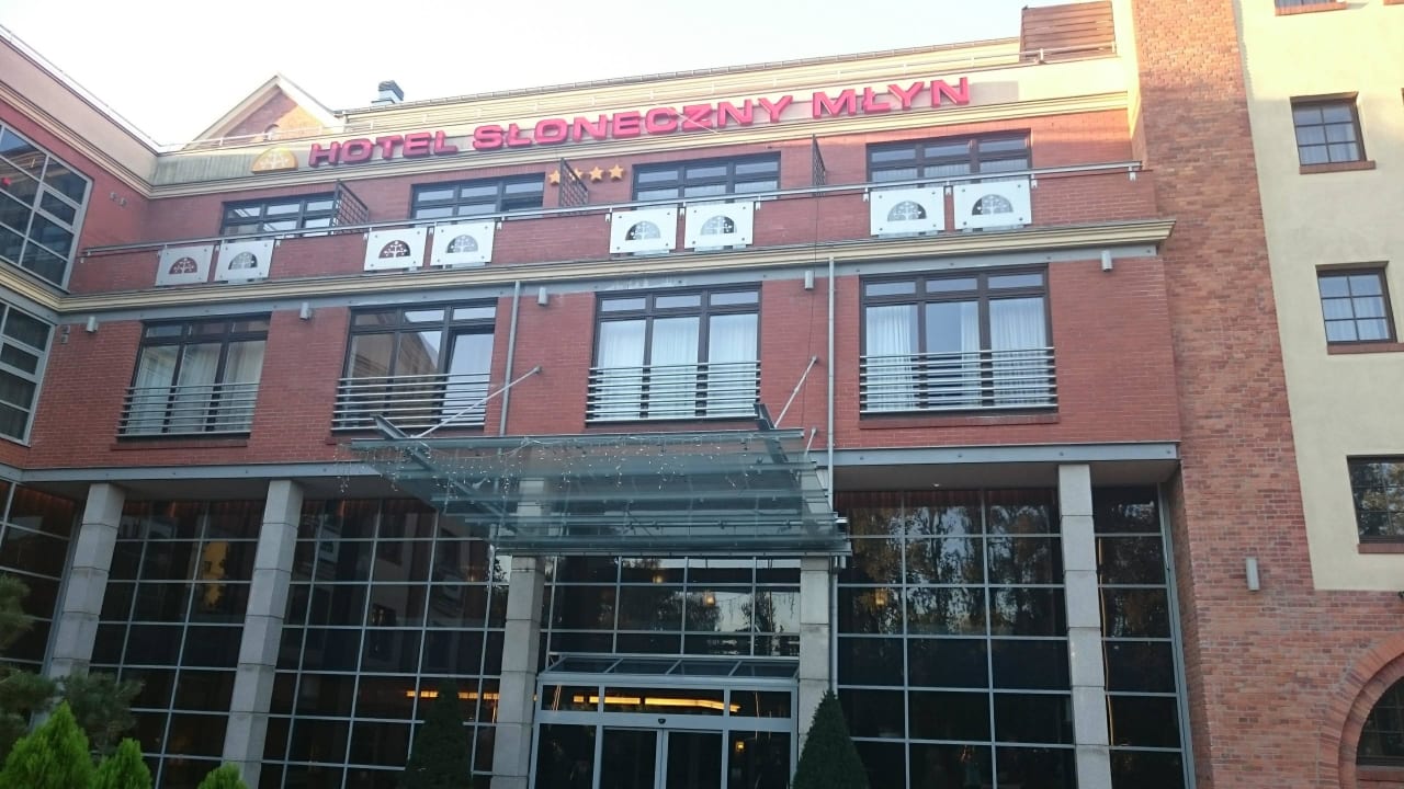 Wejście do hotelu Hotel Słoneczny Młyn