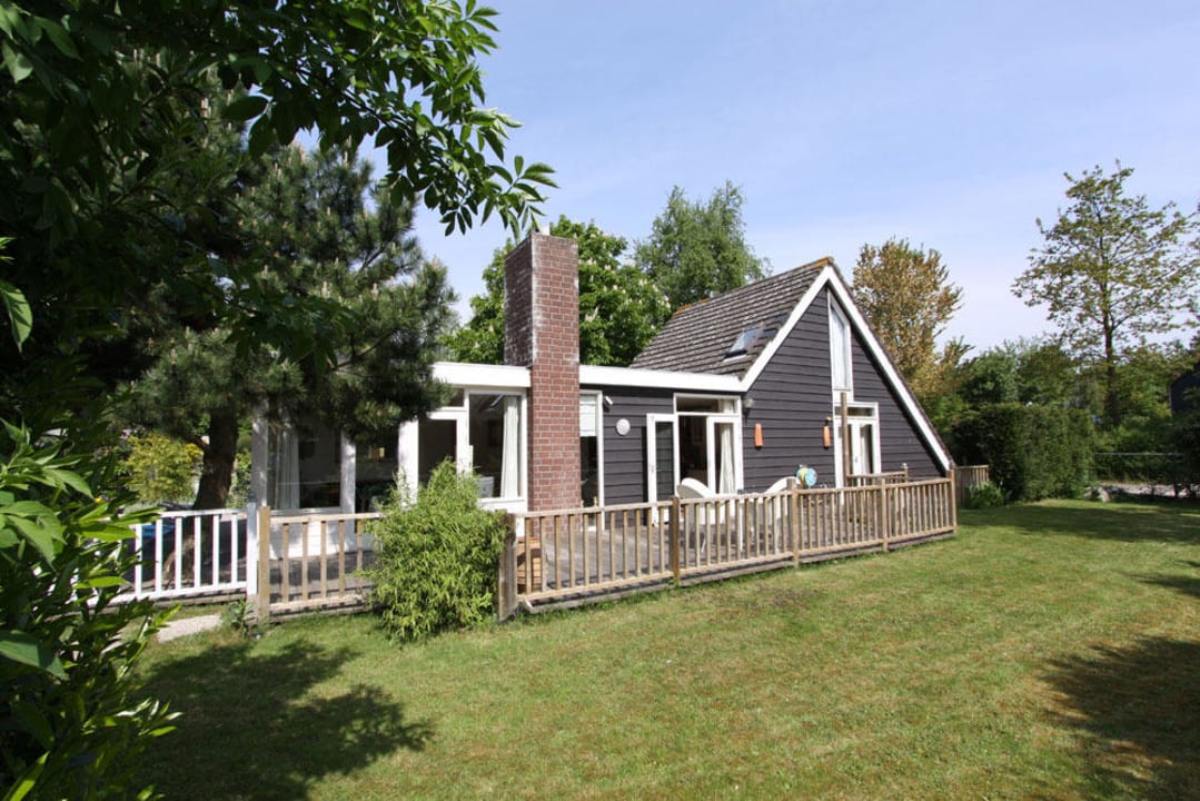 Tuin en zijkant woning Beach House Elf Boompjes 15