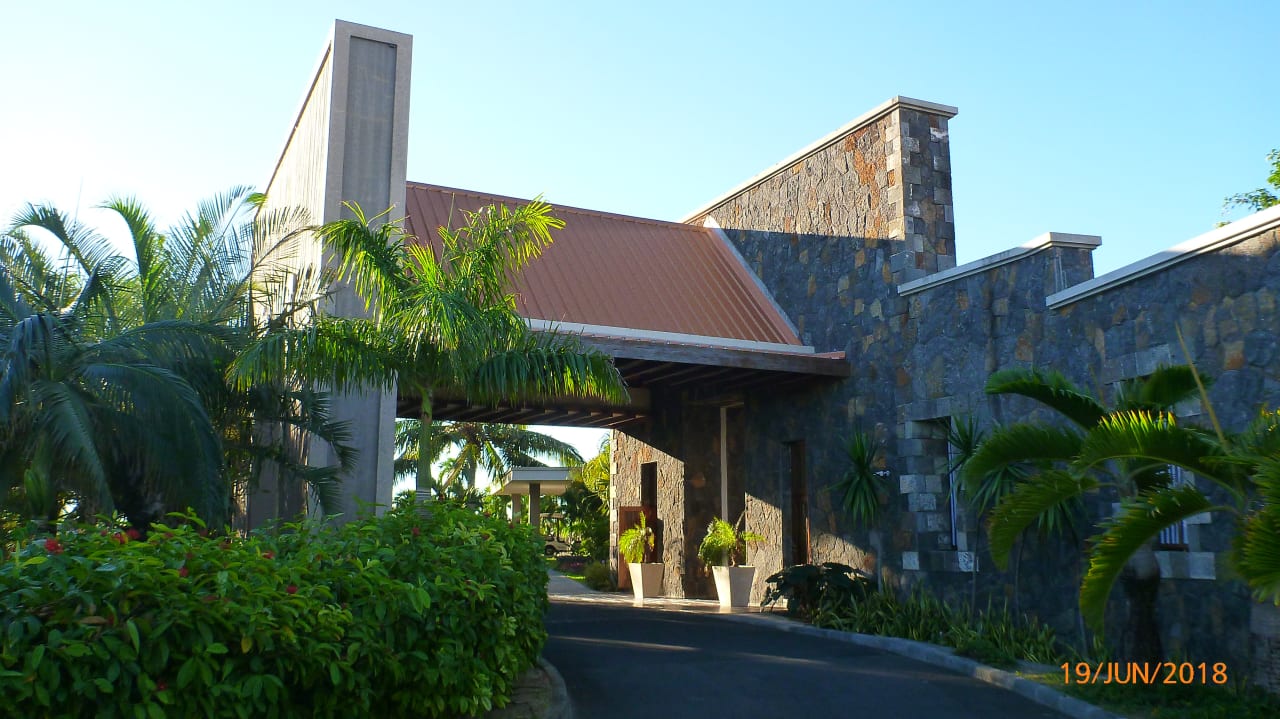 Außenansicht Crystals Beach Resort Belle Mare, a member of Radisson Individuals