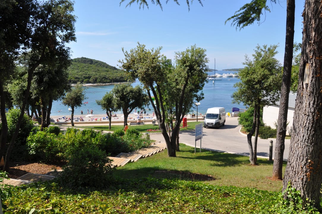 Gepflegte Gartenanlage mit Blick zum Strand Maistra Select Belvedere Resort