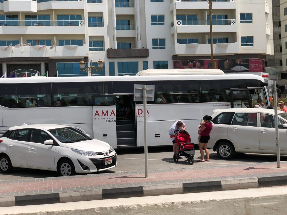 Außenansicht Ramada by Wyndham Beach Hotel Ajman