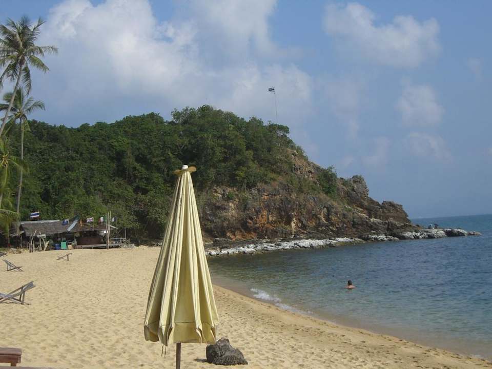 Blick vom Strand aus Pinnacle Samui Resort