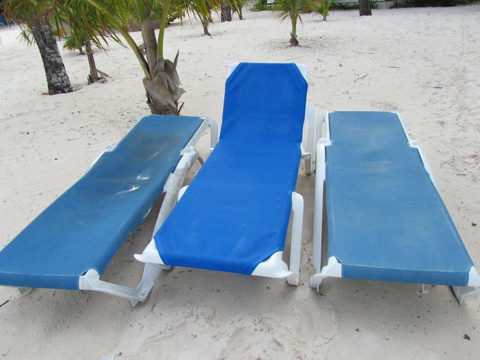 Teilweise sehr alte Strandliegen Villas Bavaro Resort & Spa
