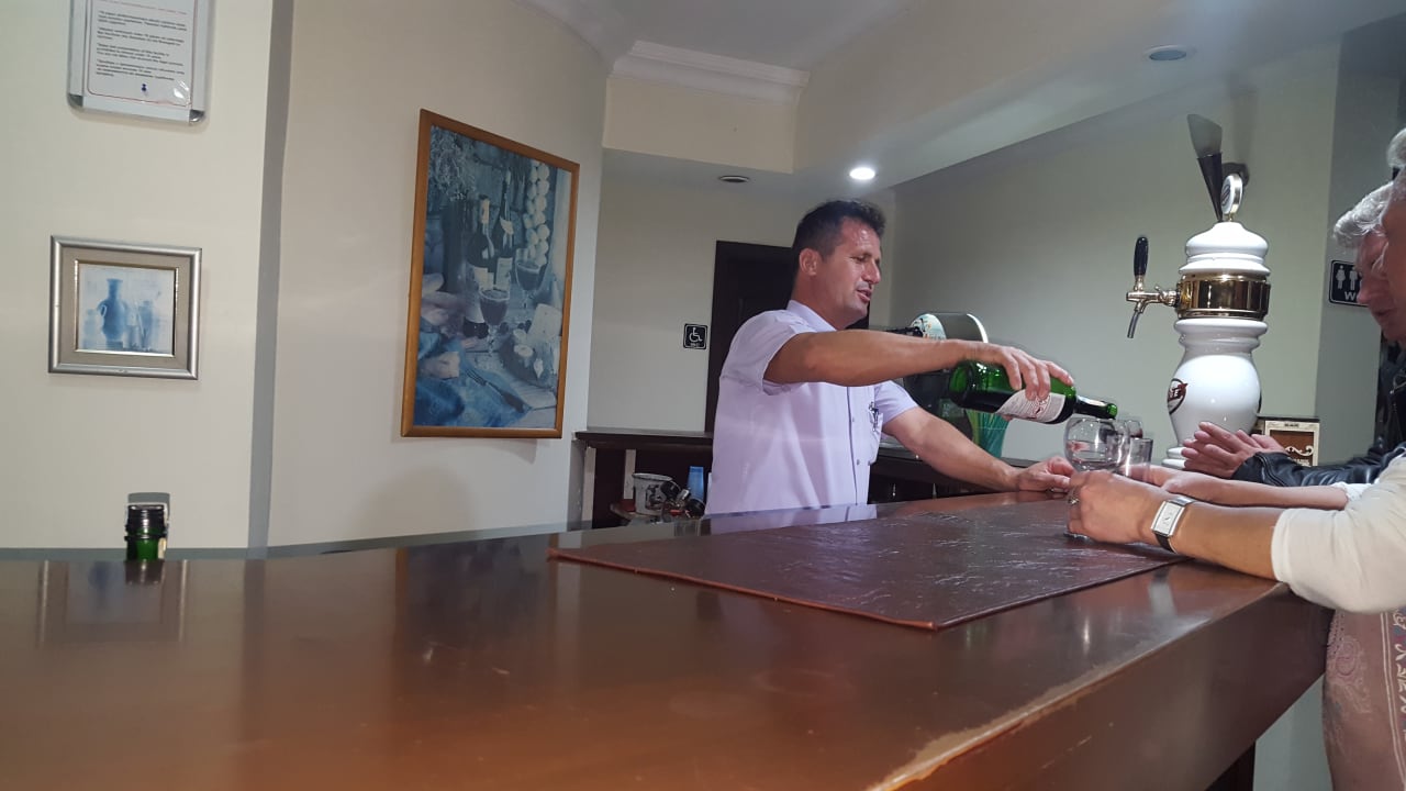 Restaurantbar und das Restaurant mit Personal ganz freunlich Hotel Aslan City Kleopatra