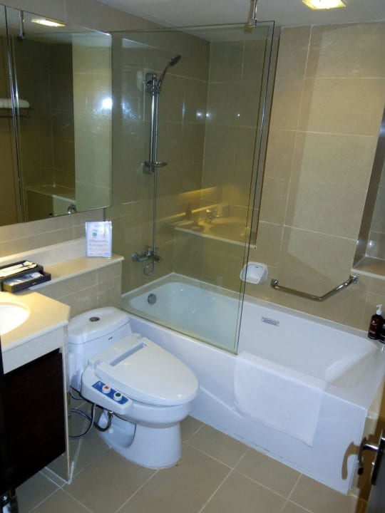 Bad Lohas Suites Sukhumvit by SuperHotel Bangkok