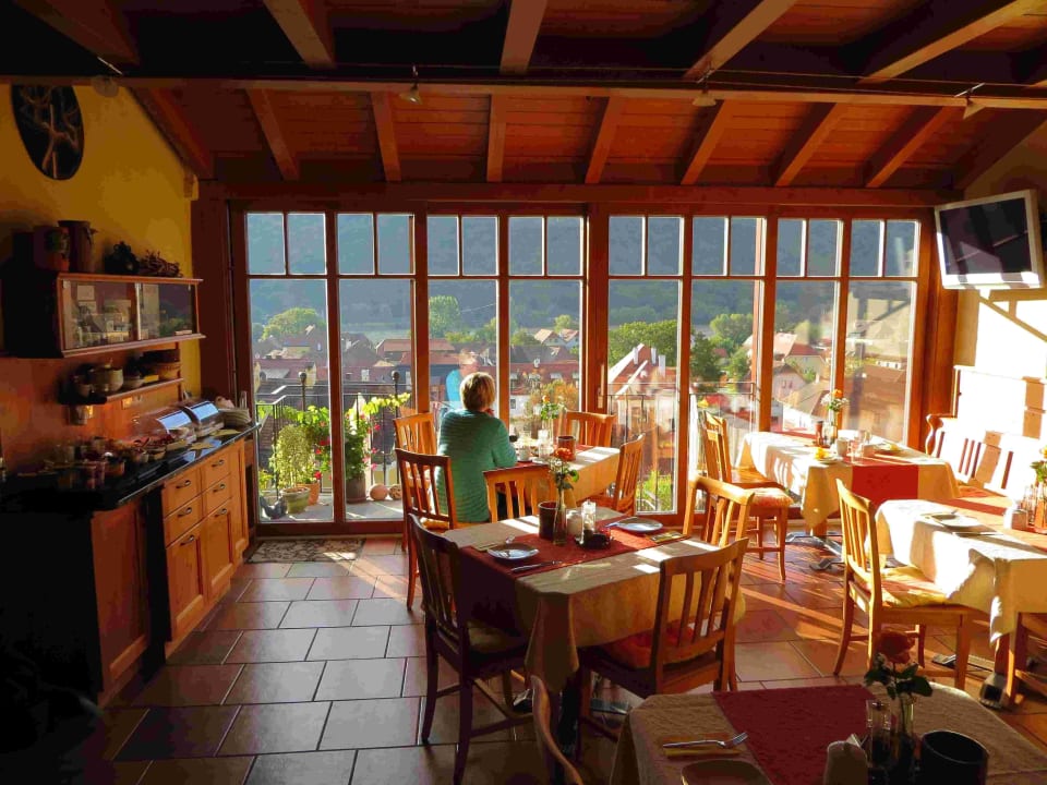 Blick aus dem Frühstücksraum auf Weissenkircken Gästehaus Turm Wachau