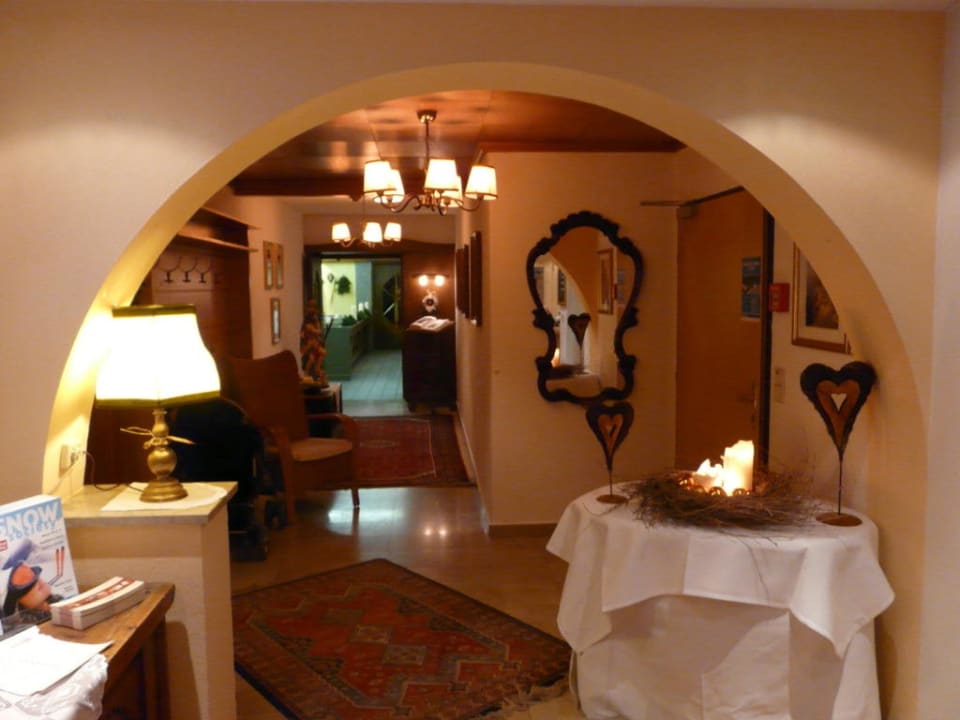 Eingang Hotel Johanna mitten im Ötztal