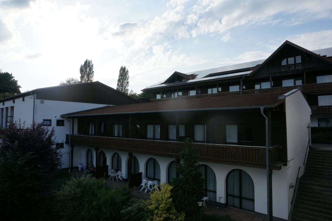 Flaches Vorderhaus & Hinterhaus der RhönResidence  Hotel Rhön Residence