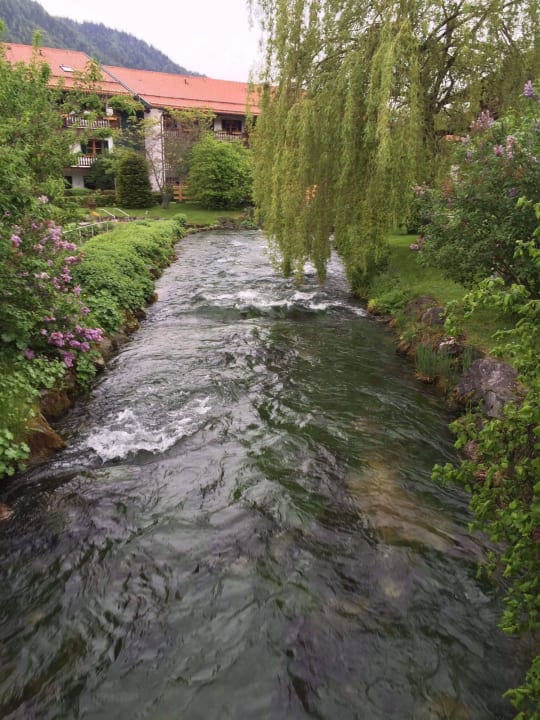 Fluß durch das Hotel Spa & Resort Bachmair Weissach
