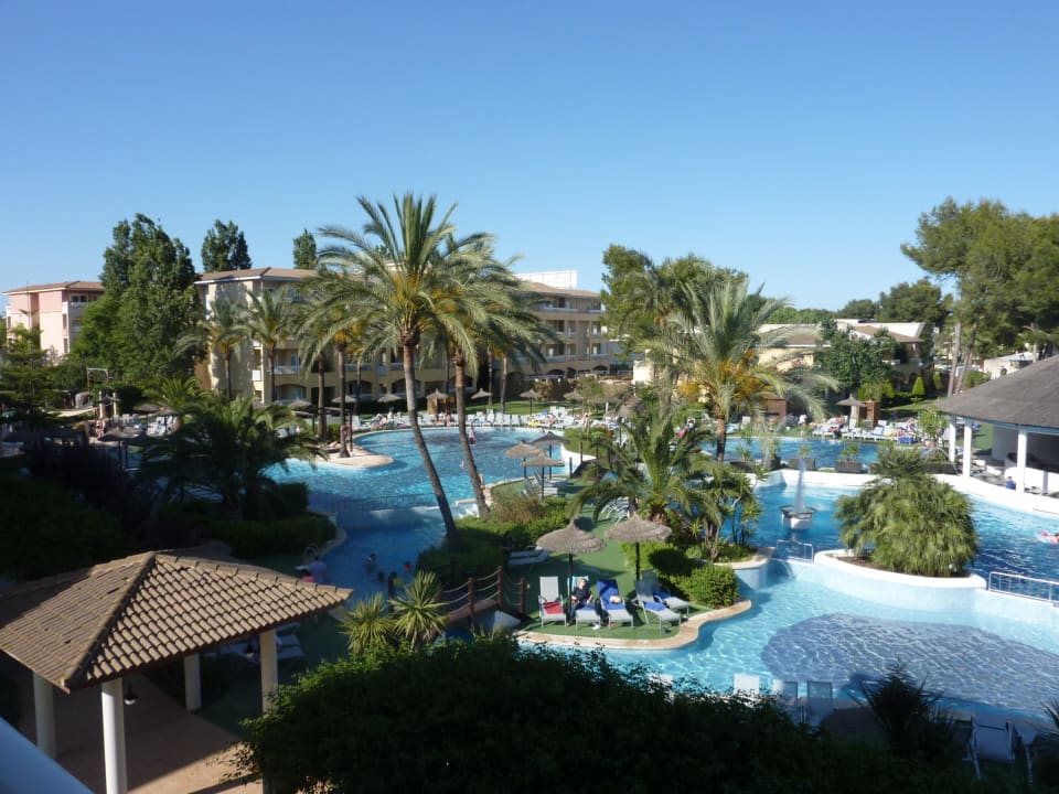 Poolblick vom Zimmer aus. 2 Stock Prinsotel La Dorada