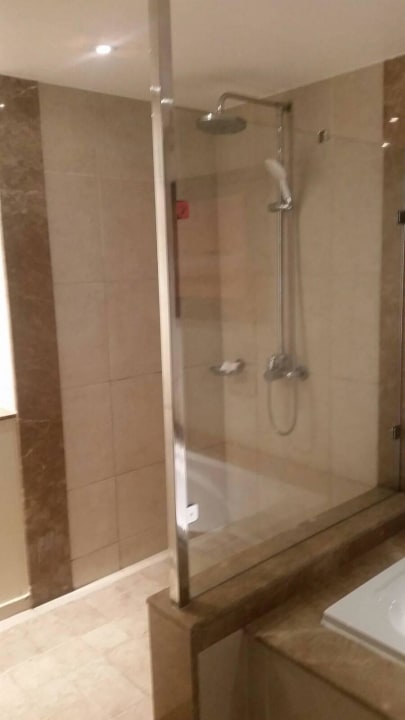 350 Victoria Beachcomber Resort & Spa