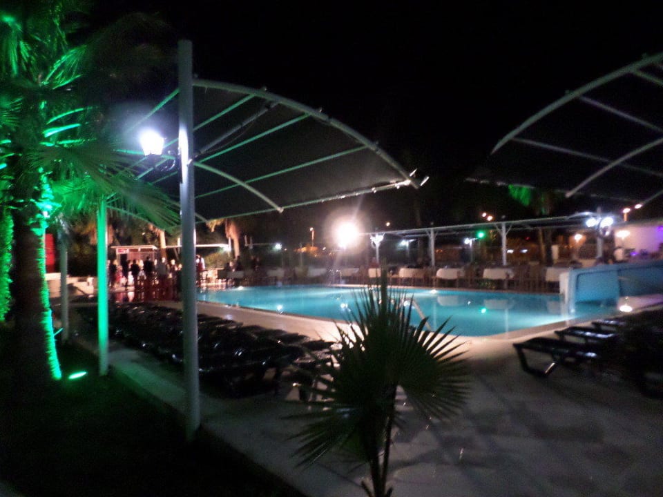 Der Pool am Abend Hotel Süral Garden