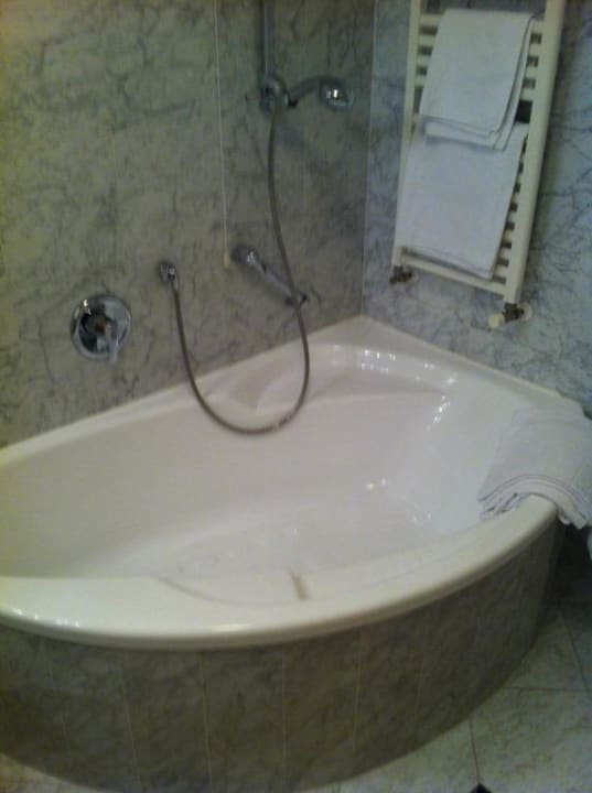 Grosses Bad / Wanne Business Resort Parkhotel Werth