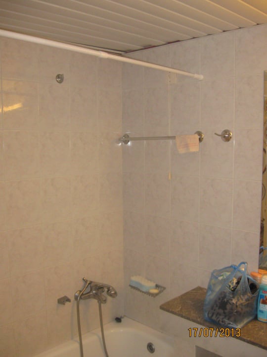 Die Decke ist vielleicht offen zum Nachbarn? Vantaris Luxury Beach Resort