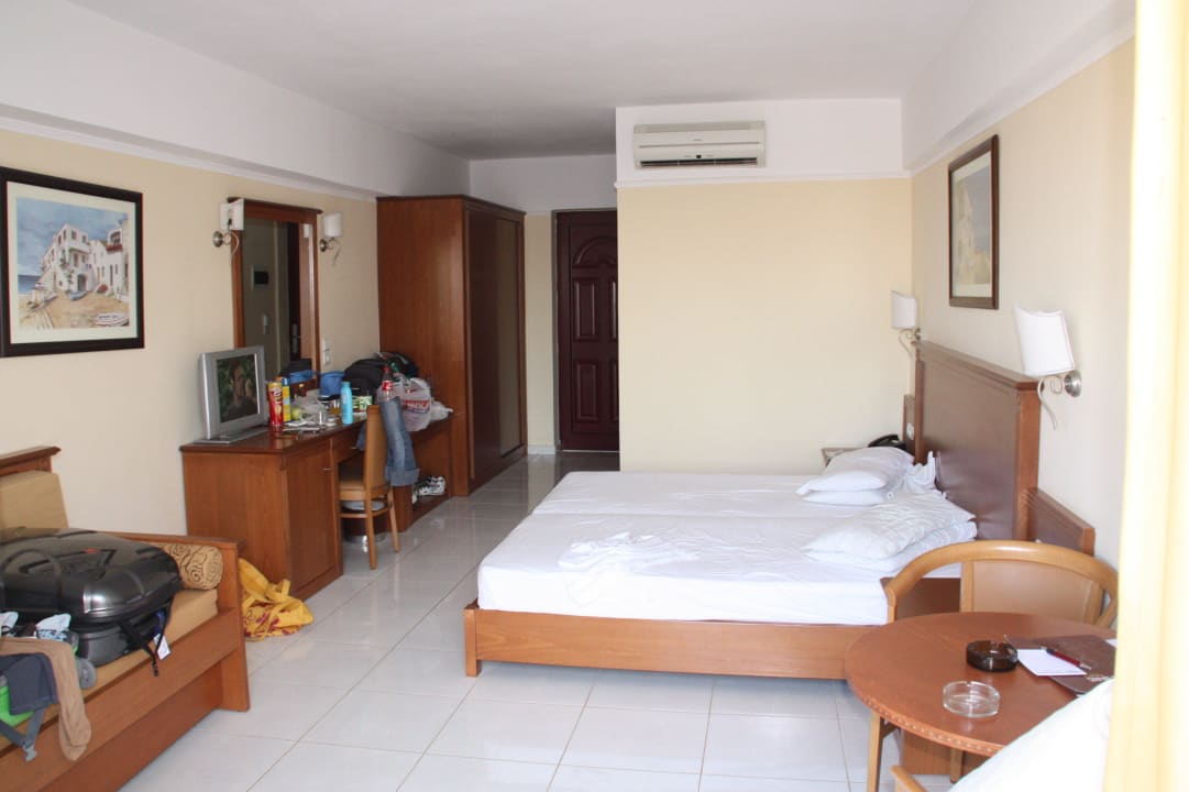 Blick von Terrasse Vantaris Palace