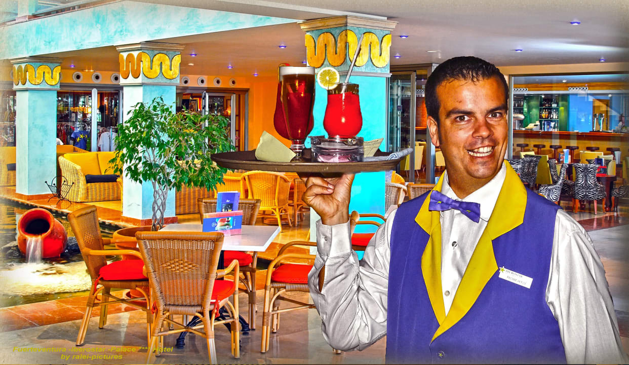 Freundliche Bedienung in Pianobar Iberostar Selection Fuerteventura Palace