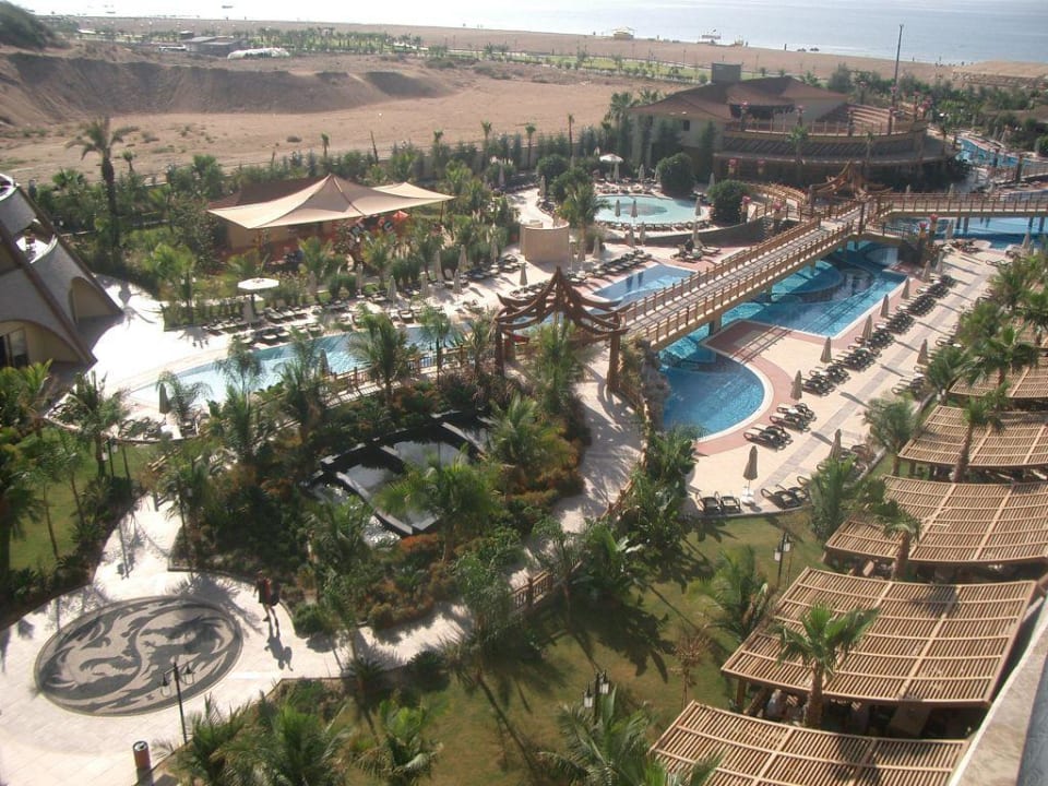 Blick auf die Garten-/ Poolanlage Hotel Royal Dragon