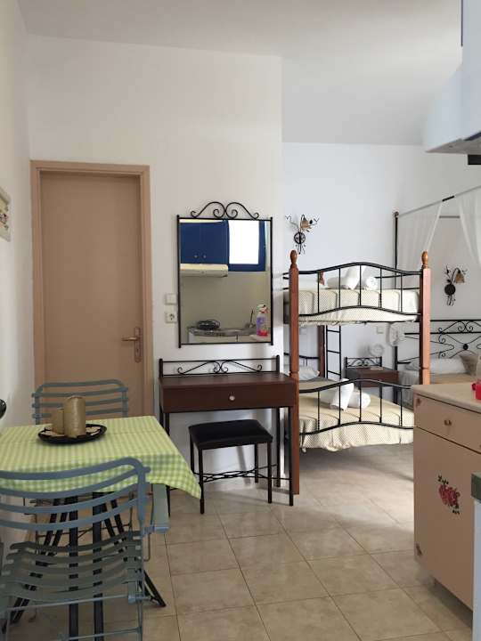 Zimmer Anastasia Studios, Apartments & Suite