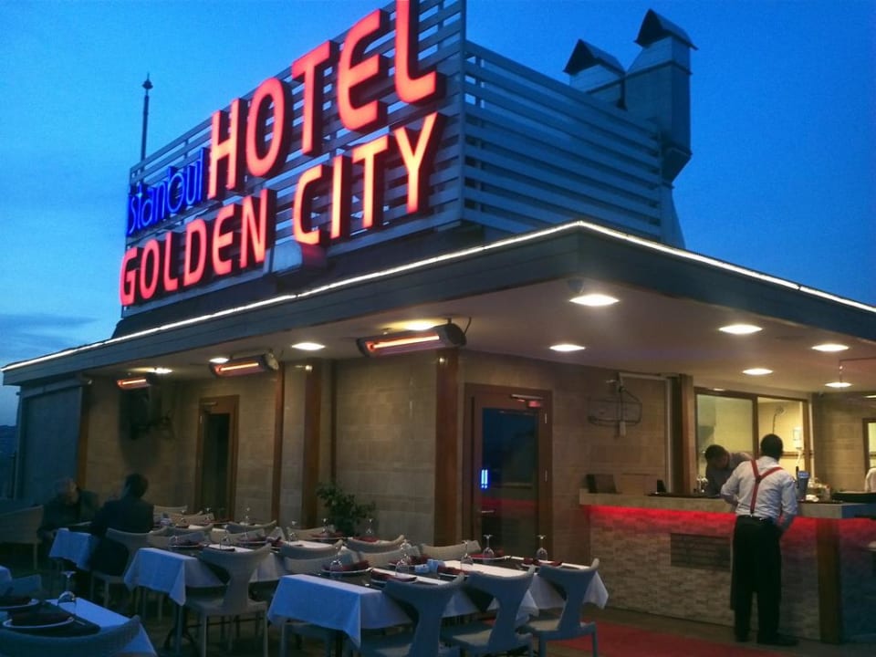 Auf der Dachterrasse Istanbul Golden City Hotel