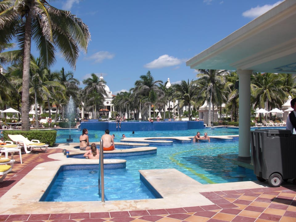 Teilansicht Pool Hotel Riu Palace Riviera Maya