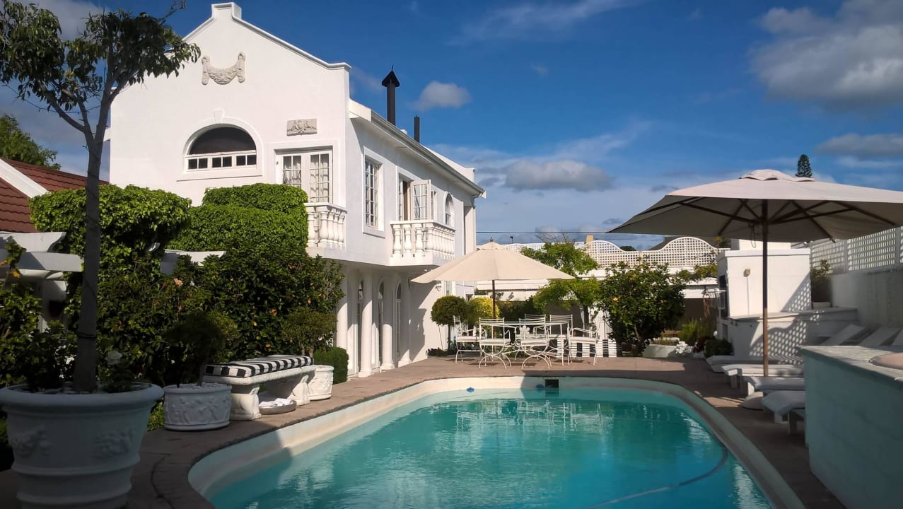 Haupthaus und Pool Our Hermanus House