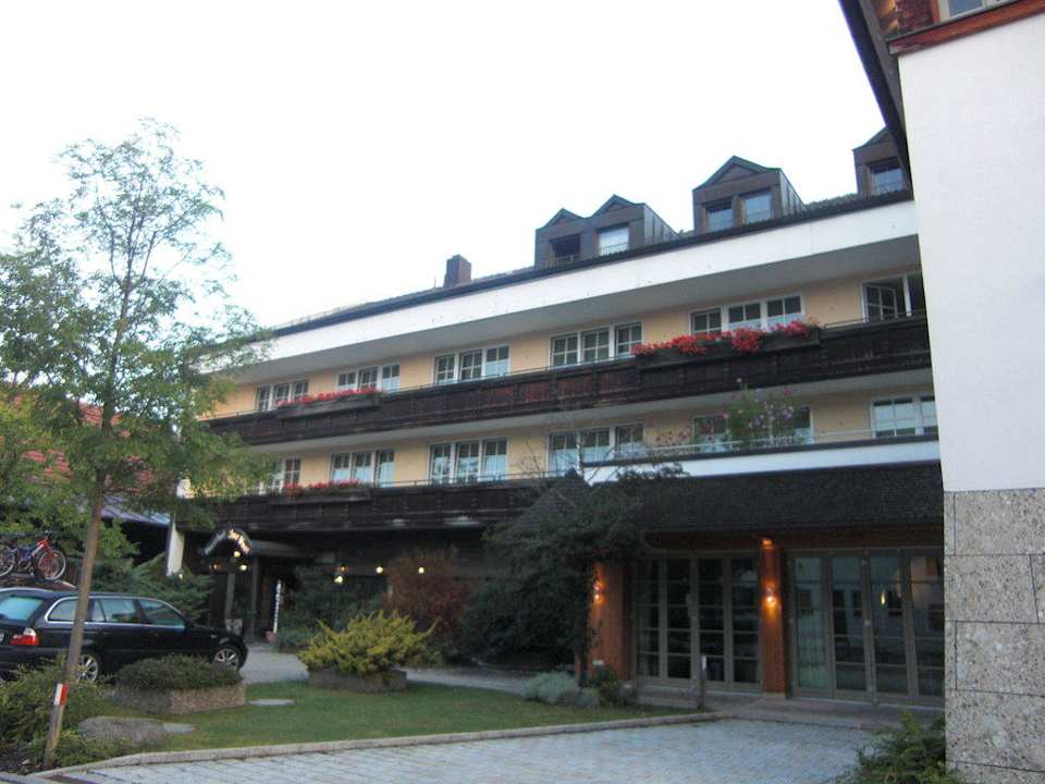 Linke Seite des Hotels Hotel & Gasthof zur Post