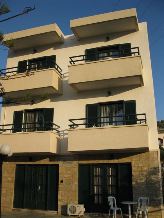 Außenansicht eines der Hotelgebäude Eurohotel Katrin Hotel & Bungalows