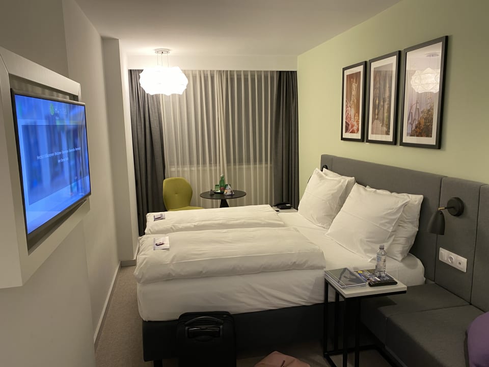 Zimmer H+ Hotel Wien