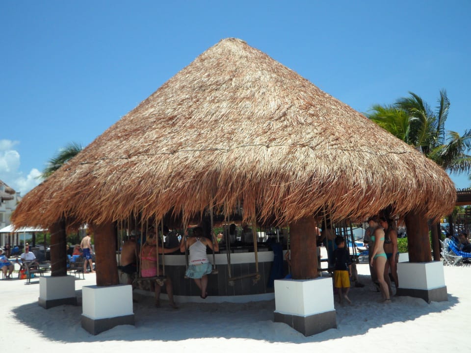 Strandbar mit Schaukeln BlueBay Grand Esmeralda