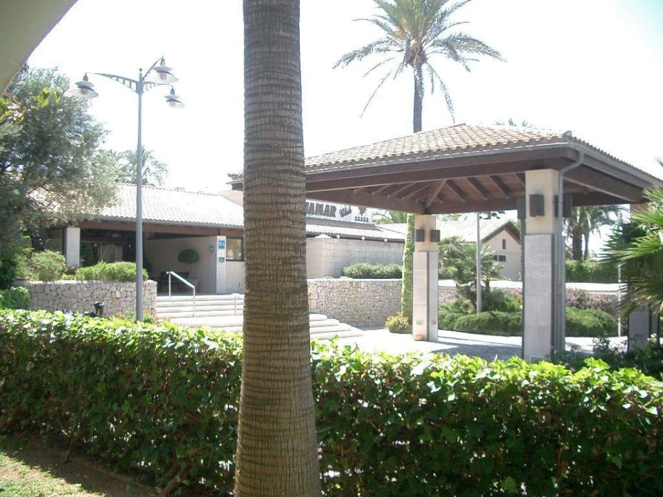 Zimmer die auf den Parkplatz und Hoteleingang Alcudiamar Marina Residence