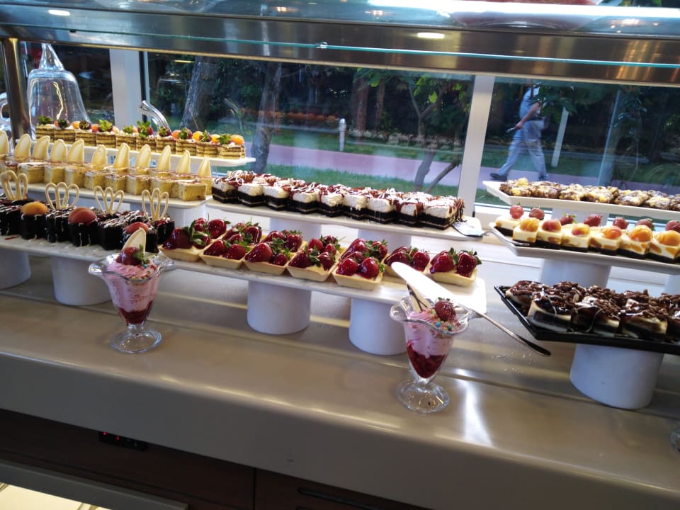 Gastro Saturn Palace Resort Hotel