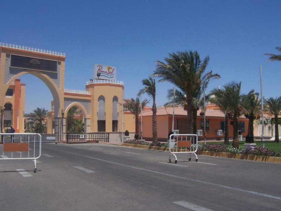 Einfahrt zum Hotel Pickalbatros Aqua Park Resort - Hurghada