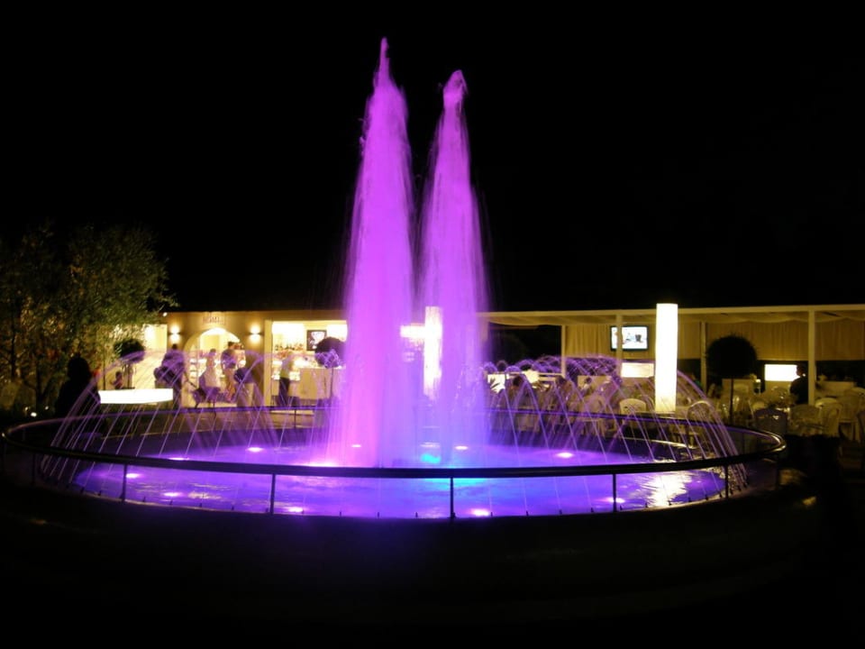 Fontanna Norcenni Girasole Village