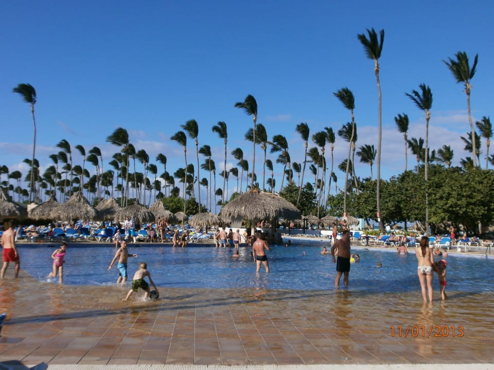 Ein Teil der riesigen Poollandschaft Grand Sirenis Punta Cana Resort & Aquagames