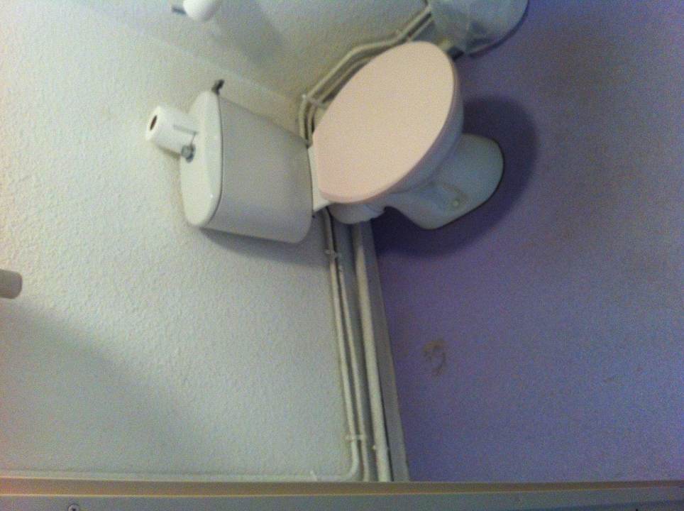 Toilette man beachten den Boden ! Hotel Appart'city Cap Affaires Compiègne