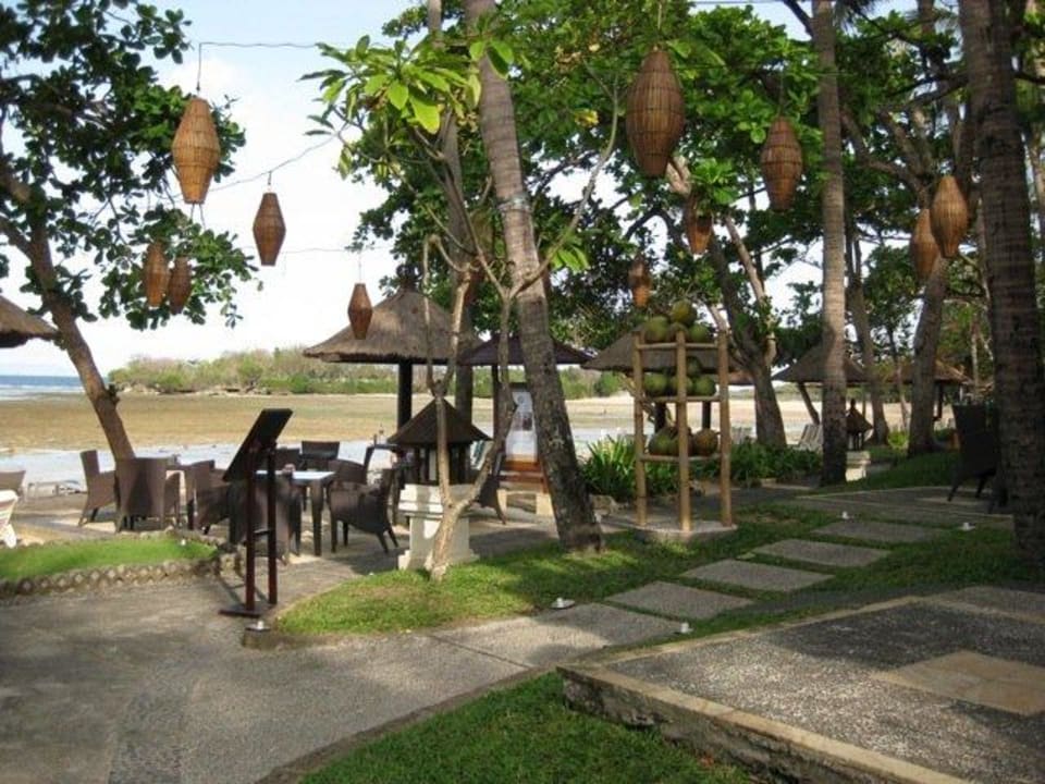 Strand bei Ebbe (bei Strand-Bar) The Laguna A Luxury Collection Resort & Spa