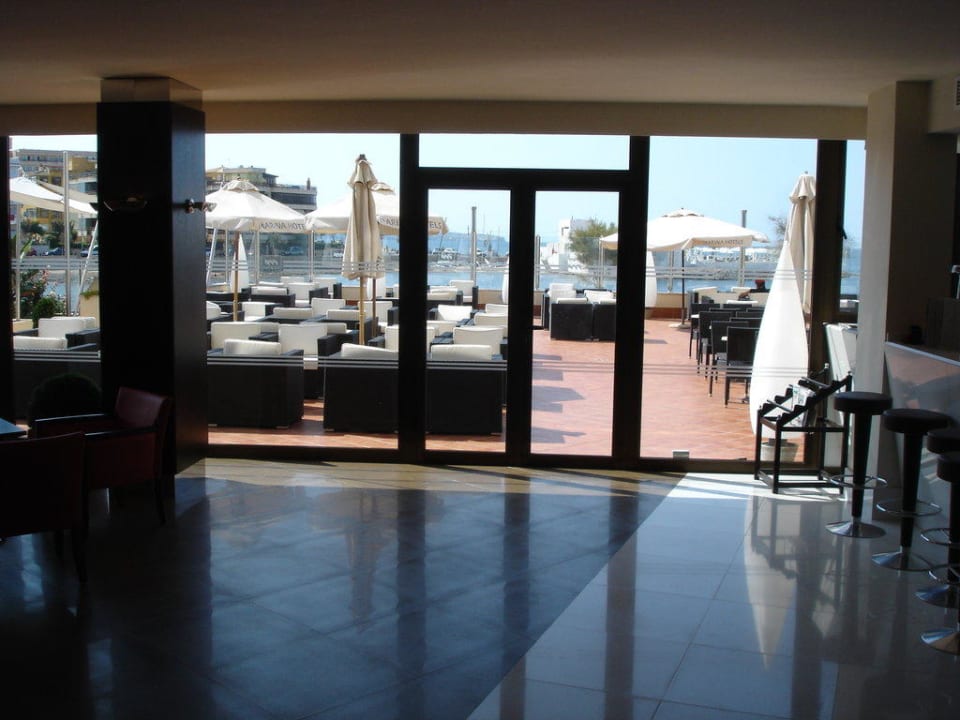 Ausgang zur Terrasse von der Bar AluaSoul Palma