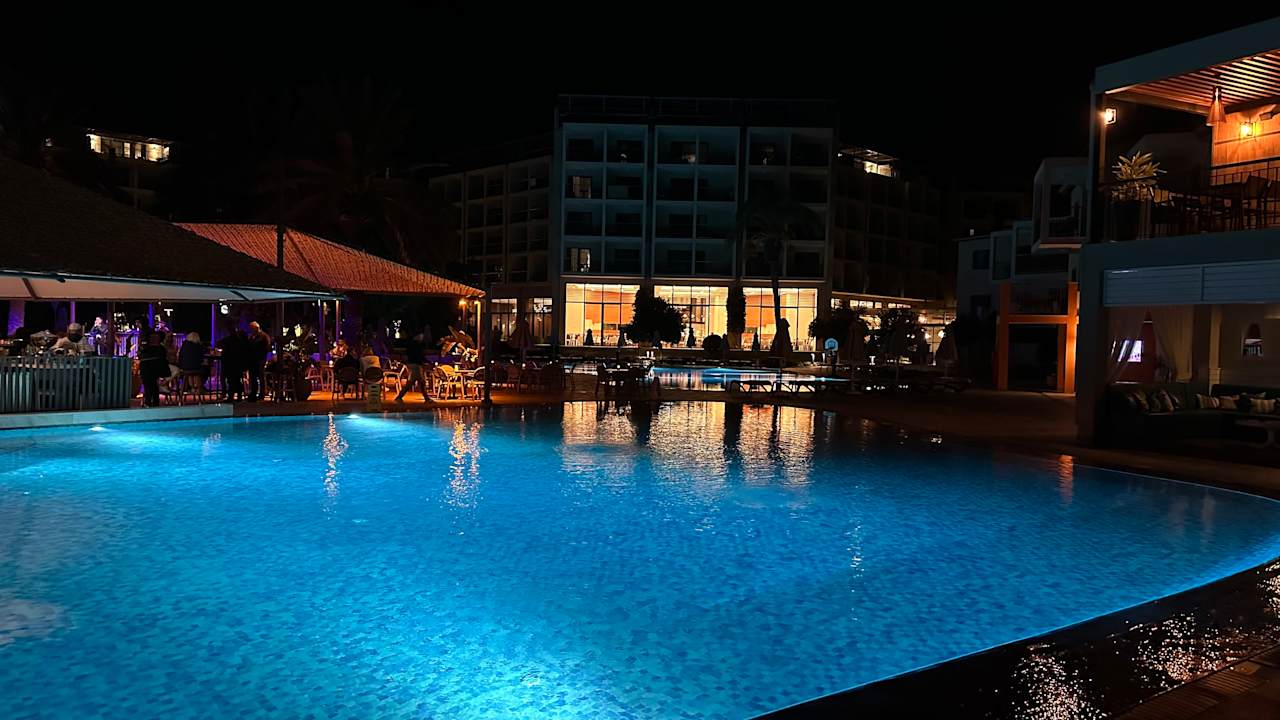 Pool Arum Barut Collection