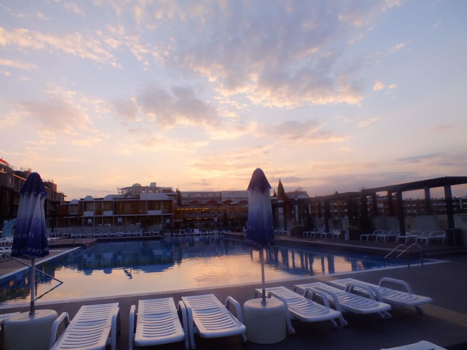 Hinterer Pool Burgas Beach Hotel