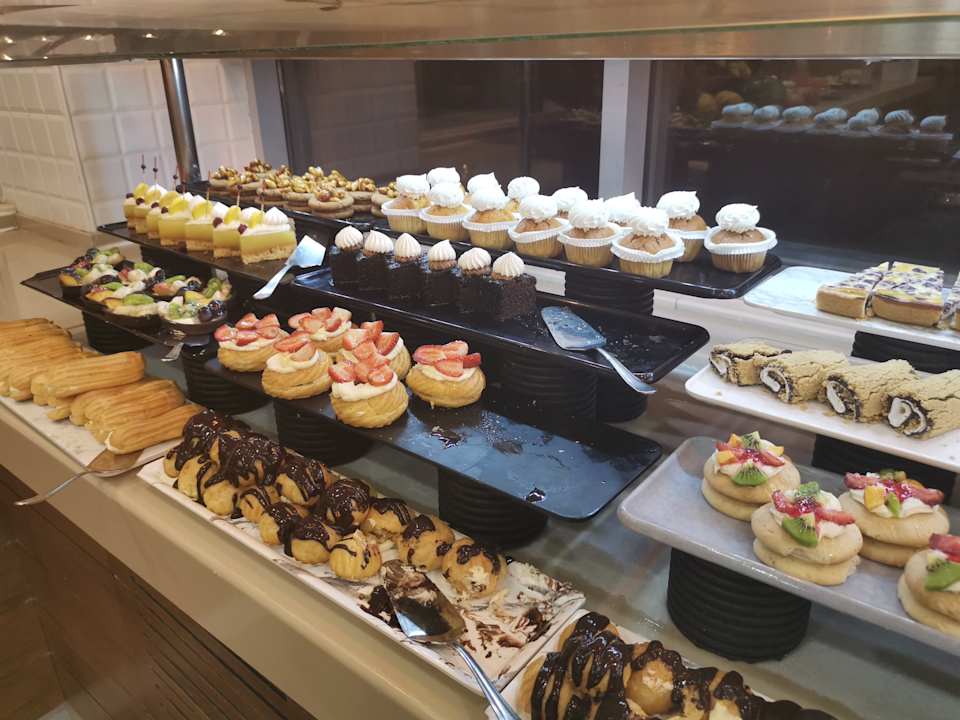 Gastro Saturn Palace Resort Hotel