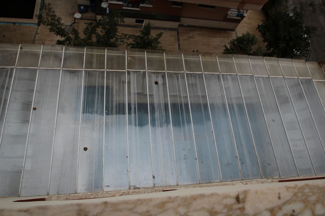 Blick vom Balkon auf das Hallenbad Hotel Aslan City Kleopatra