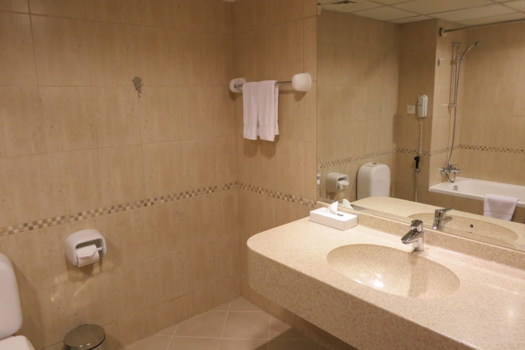 Badzimmer Copthorne Airport Hotel