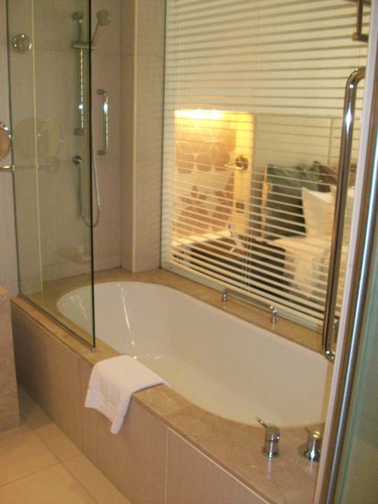 Badezimmer Crowne Plaza Hotel Yas Island