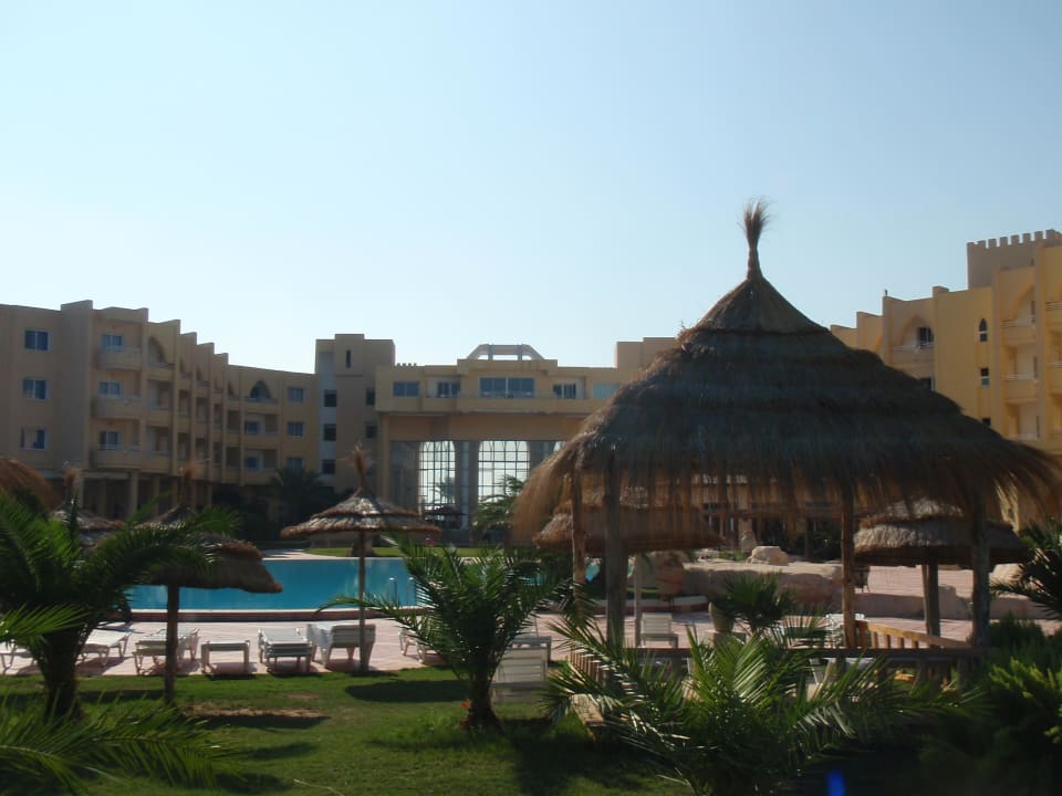 Sicht vom Strand Skanes Serail Aquapark